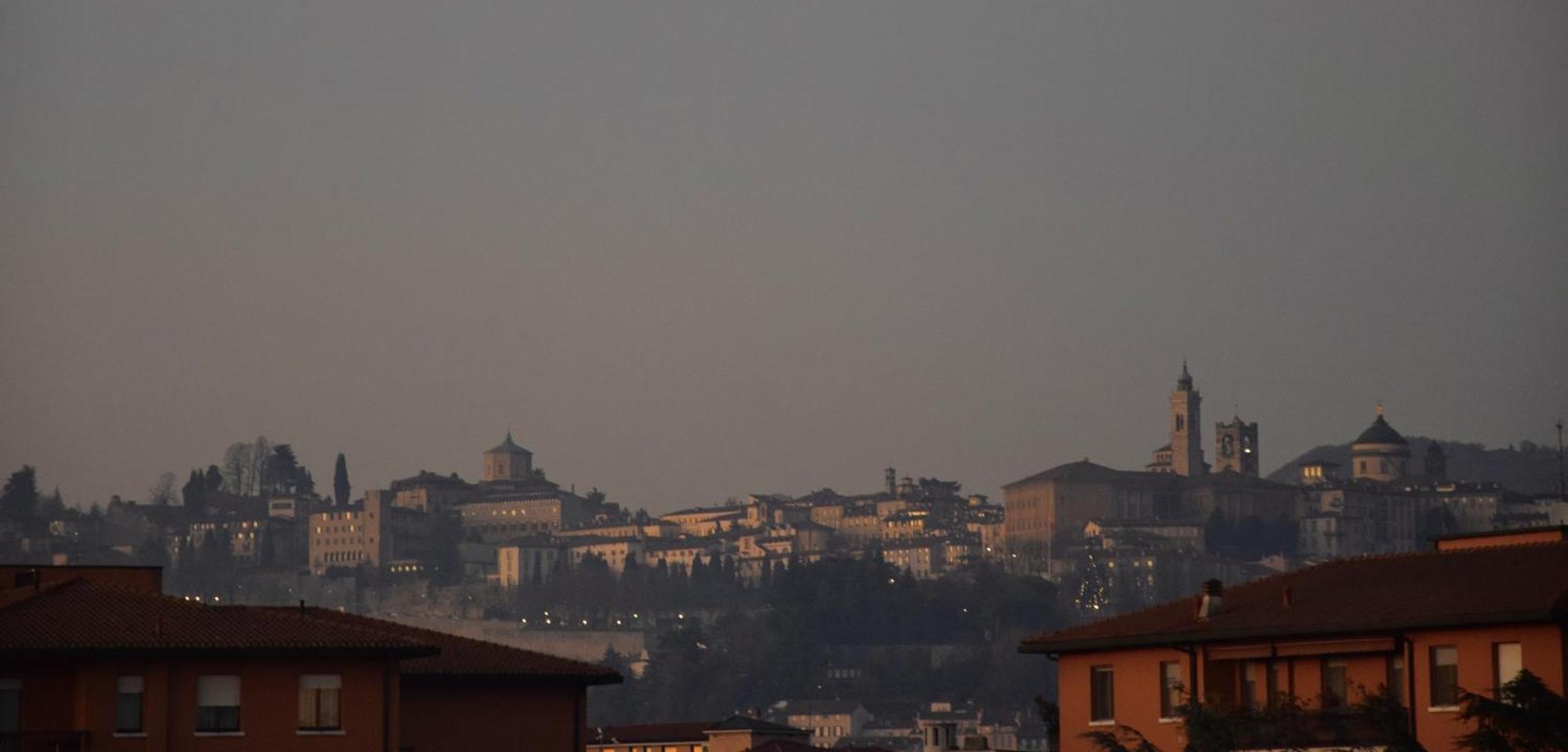 Venere Apartment Bergamo Bagian luar foto
